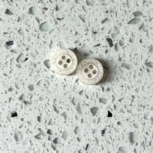 2 Vintage 80s White Cherokee Round 4 Hole Shirt Buttons Button Up Replacement - Picture 2 of 4